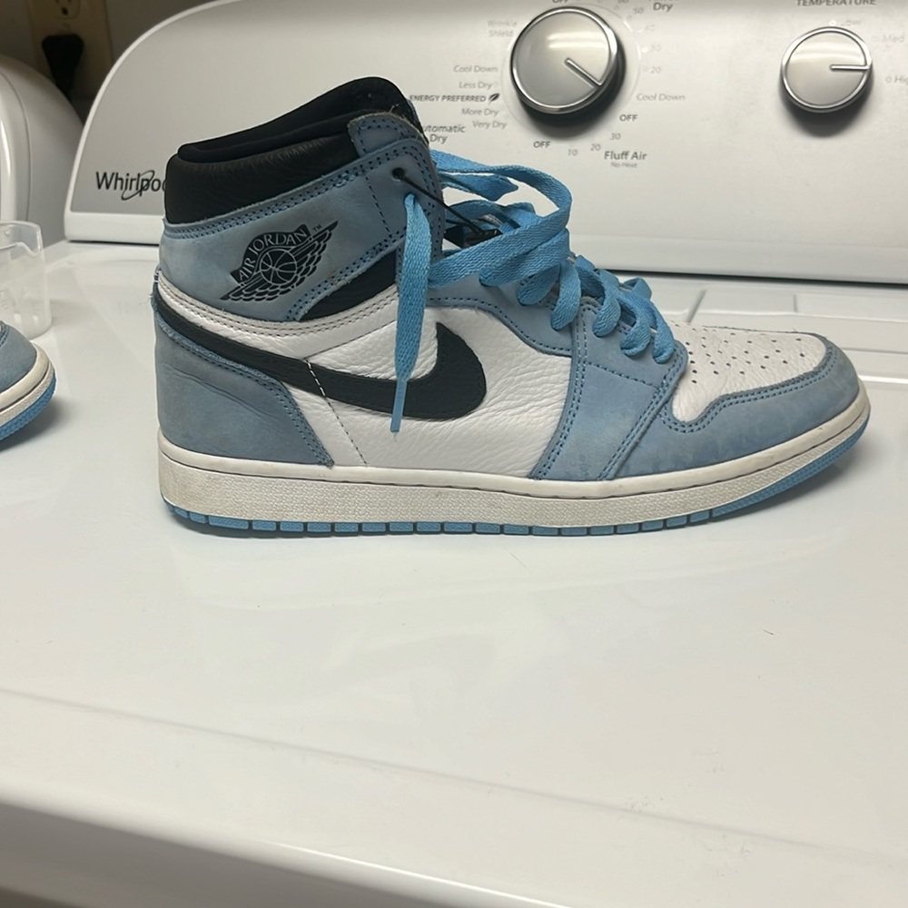 University blue air Jordan 1